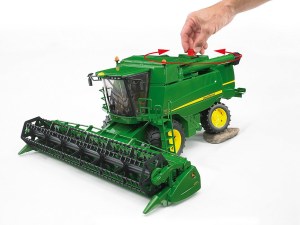 02132-john-deere-kombajn-bruder-04